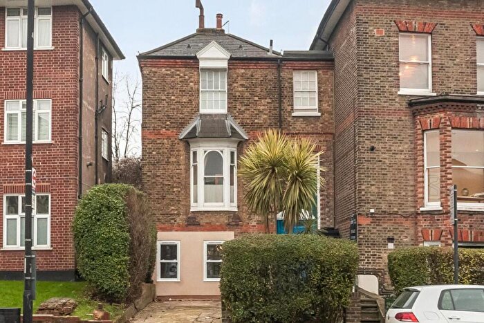 2 Bedroom Apartment To Rent In Thurlow Park Road, West Dulwich, London, SE21