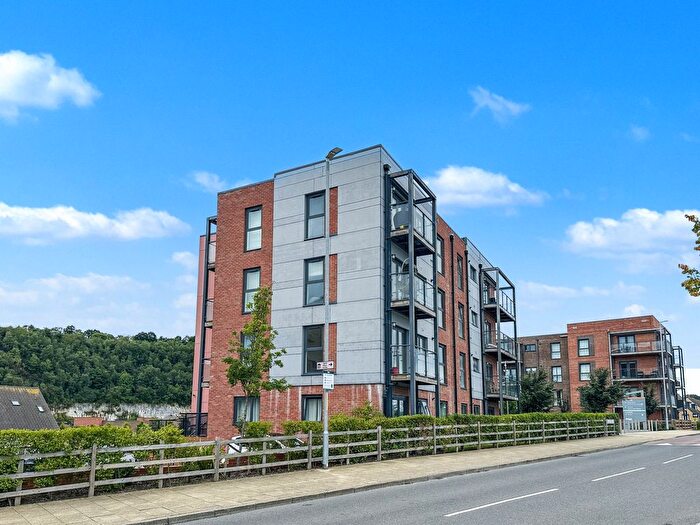 2 Bedroom Flat To Rent In Eyres Drive, Swanscombe, DA10