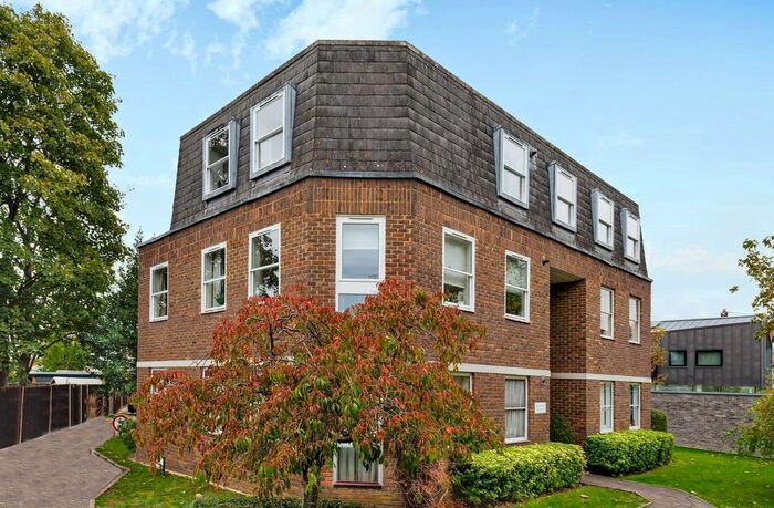 2 Bedroom Flat To Rent In Bychurch End, Teddington, TW11