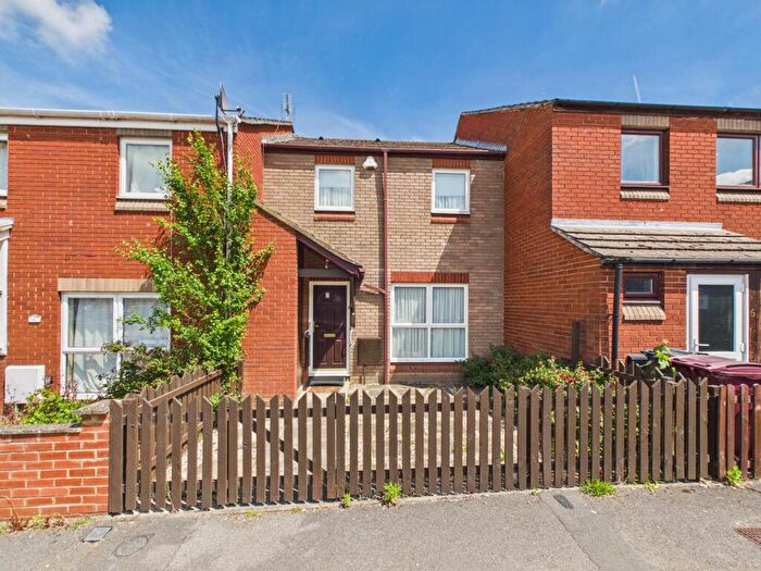2 Bedroom Terraced House For Sale In Leopold Walk, Reading, RG1