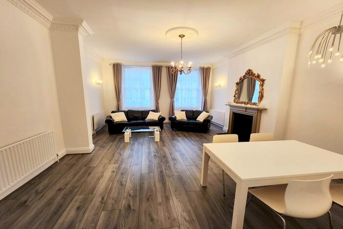 2 Bedroom Flat To Rent In York Street, Marylebone, London, W1U
