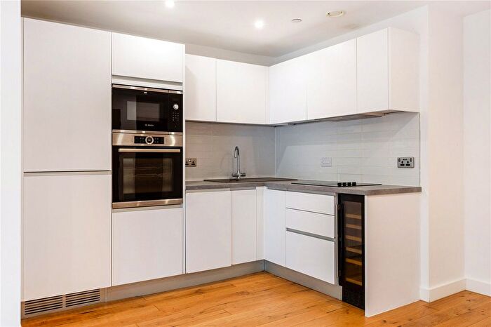 2 Bedroom Flat To Rent In Ardens Gate, William Street, Birmingham, West Midlands, B15