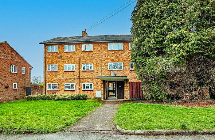 2 Bedroom Flat For Sale In Briery Way, Hemel Hempstead, HP2