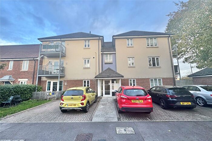 2 Bedroom Flat For Sale In Queen Street, Aldershot, Hampshire, GU12