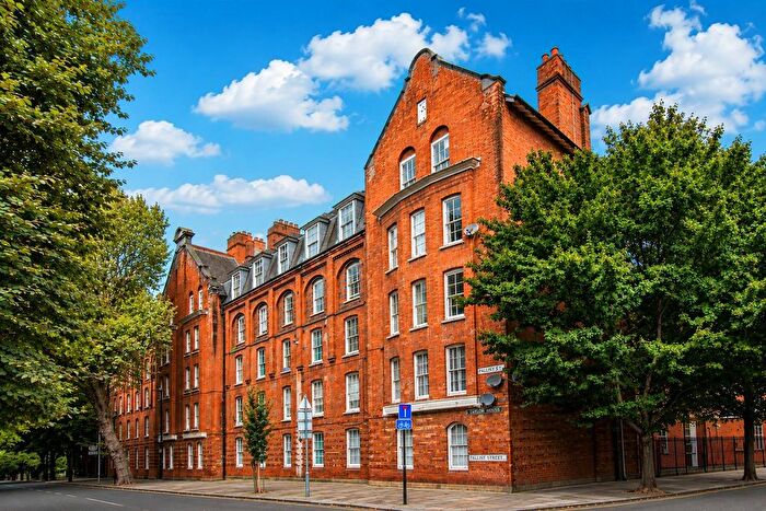 3 Bedroom Flat For Sale In Palissy Street, Shoreditch, E2