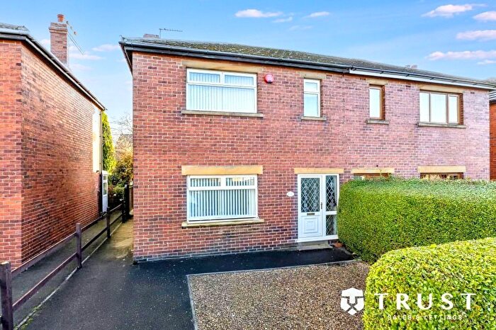 3 Bedroom Semi-Detached House For Sale In Staincliffe Road, Dewsbury, WF13