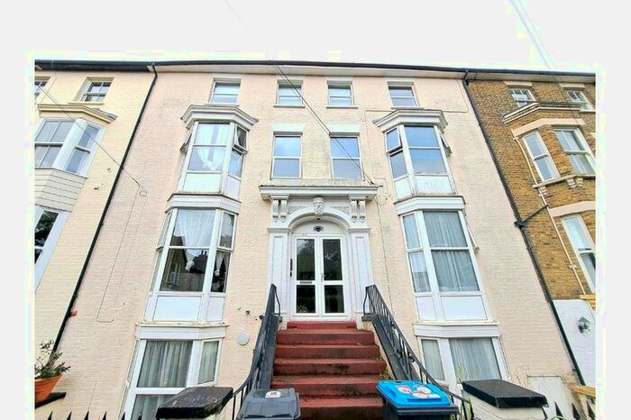 2 Bedroom Flat To Rent In Devonshire Terrace, Thanet, Broadstairs, CT10