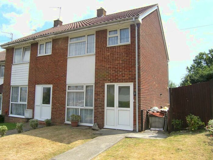 3 Bedroom End Of Terrace House To Rent In The Mount, Hailsham, BN27