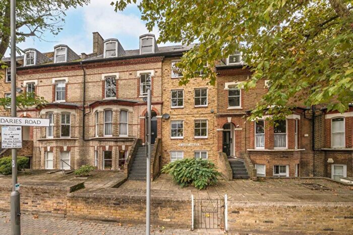 1 Bedroom Flat To Rent In St. James Terrace, Boundaries Road, SW12