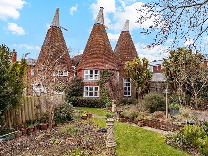 4 Bedroom Barn Conversion For Sale In Heath Road, Maidstone, ME16