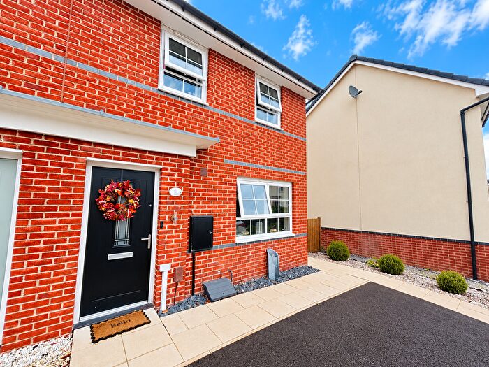 3 Bedroom Semi-Detached House For Sale In Scotsman Avenue, Preston, PR2