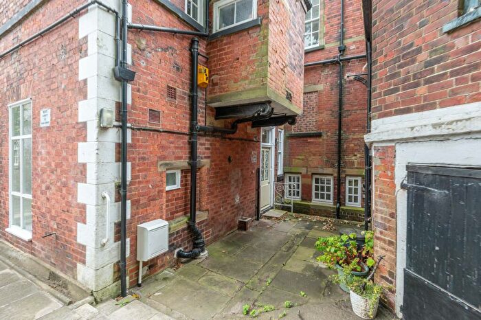 1 Bedroom Flat To Rent In Allerton Hall Courtyard, Chapel Allerton, Leeds, LS7