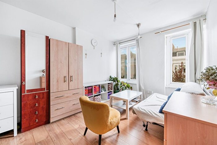 1 Bedroom Flat To Rent In Warwick Road, SW5