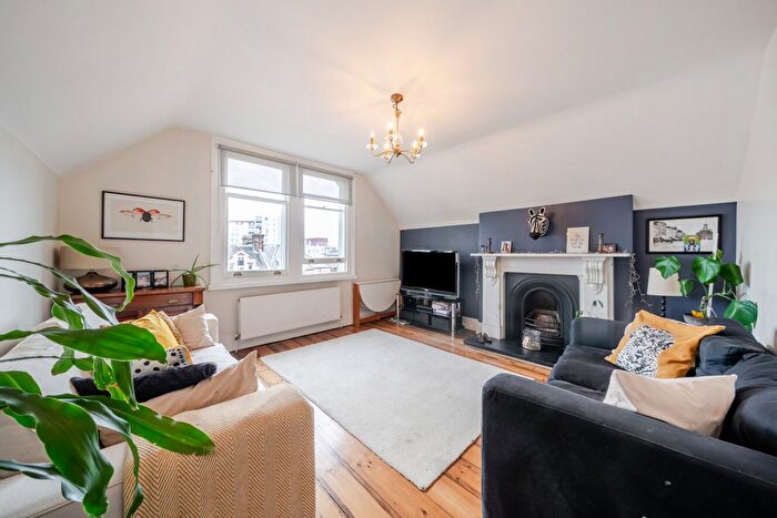3 Bedroom Flat For Sale In Gleneagle Road, Streatham, London, SW16