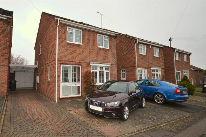 3 Bedroom Semi-Detached House To Rent In Windsor Road, Chichester, PO19