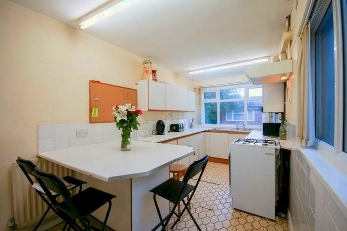 4 Bedroom Semi-Detached House To Rent In Langleys Road - Bath Student Property, B29