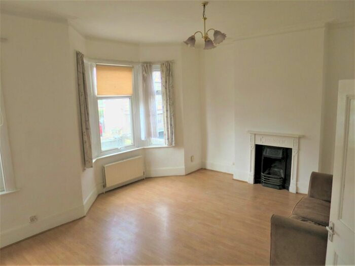 2 Bedroom Maisonette To Rent In Merton Road, London, SW19