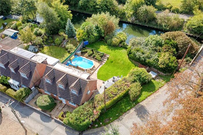 3 Bedroom Detached House For Sale In Ham Island, Old Windsor, Windsor, Berkshire, SL4