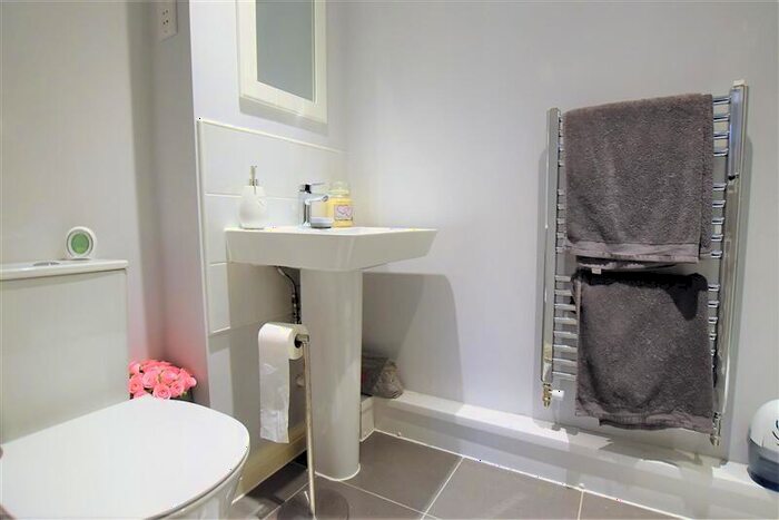 2 Bedroom Apartment To Rent In Oxleaze Way, Paulton, BS39