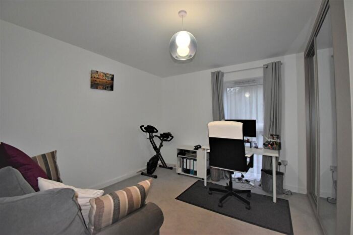 2 Bedroom Apartment To Rent In Beaulieu Place, Hook, RG27