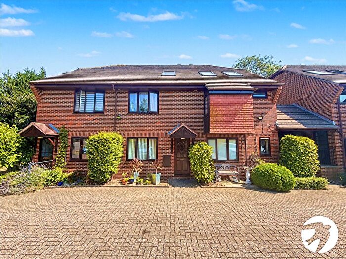 1 Bedroom Flat For Sale In Valley View Road, Rochester, Kent, ME1