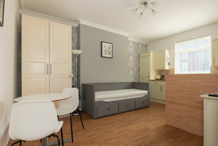 Studio To Rent In Waverley Road, Southsea, PO5