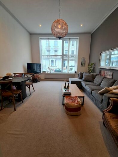 2 Bedroom Flat To Rent In Arundel Court, Ladbrooke Grove, W11