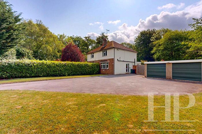 3 Bedroom Semi-Detached House For Sale In Radford Road, Tinsley Green, RH10