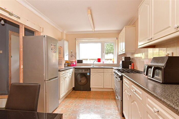 3 Bedroom End Of Terrace House For Sale In Beacon Road, Chatham, Kent, ME5