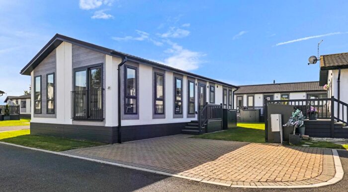 2 Bedroom Park Home For Sale In Two Bed Omar Newmarket (), Marston Edge, Lower Quinton, Stratford-upon-Avon, Warwickshire, CV37