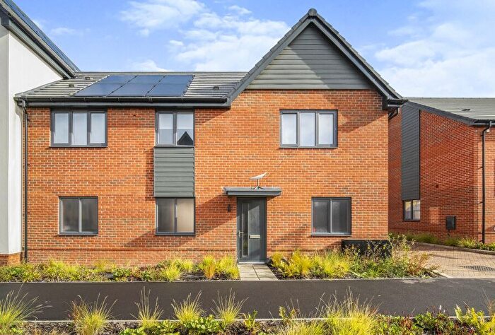 2 Bedroom Flat To Rent In Gethin Grove, Crowthorne, RG45