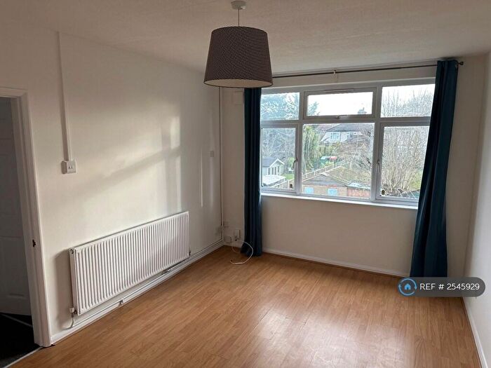 2 Bedroom Maisonette To Rent In Chingford Avenue, London, E4