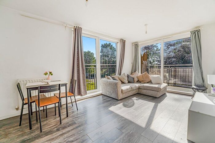 2 Bedroom Flat For Sale In Wooldridge Close, Feltham, TW14