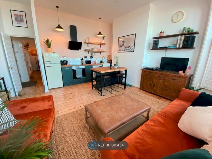 1 Bedroom Flat To Rent In Lewis Crescent, Cliftonville, Margate, CT9