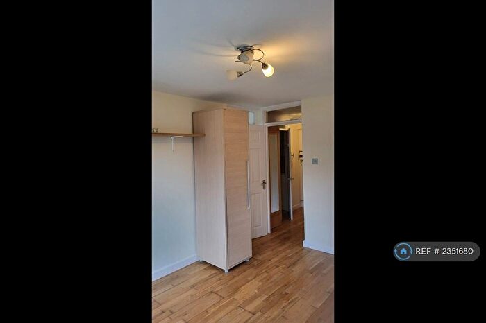 1 Bedroom Flat To Rent In Queenswood Gardens, London, E11