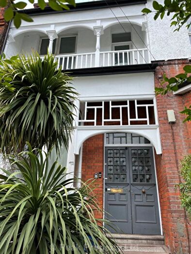 2 Bedroom Flat To Rent In Station Road, Westcliff On Sea, SS0