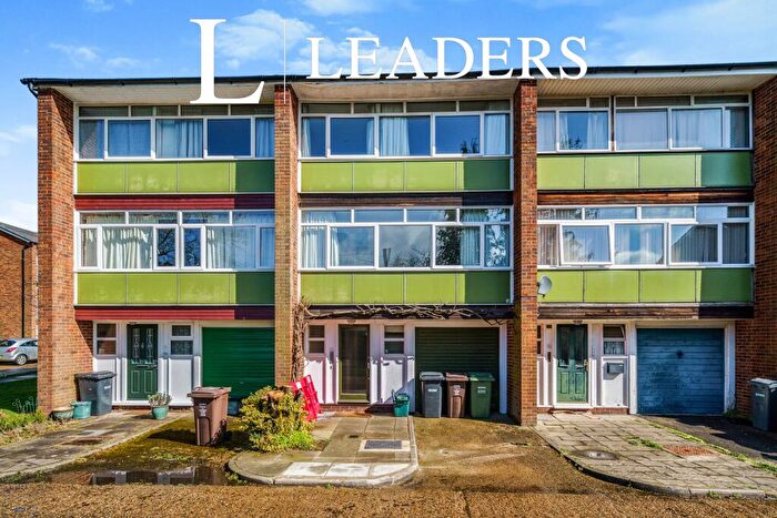 3 Bedroom Town House To Rent In Abbots Park, AL1