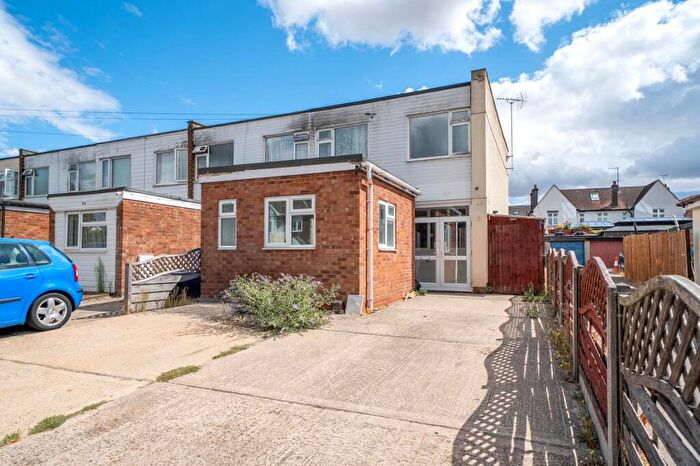4 Bedroom End Of Terrace House For Sale In Britain Street, Dunstable, Bedfordshire, LU5