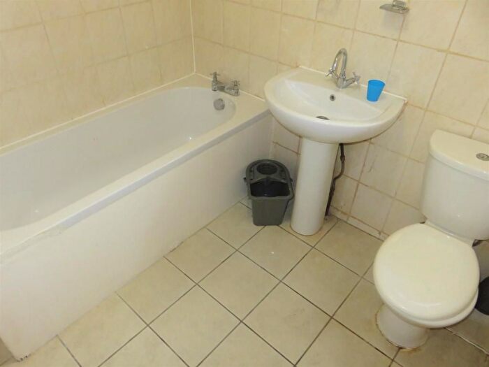 5 Bedroom Property To Rent In Cranford Avenue, Stanwell, Staines, TW19
