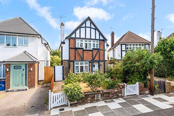 3 Bedroom Detached House For Sale In Hazel Close, Twickenham, TW2