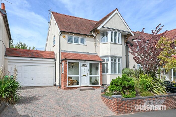 3 Bedroom Link Detached House For Sale In Monmouth Road, Bearwood, West Midlands, B67