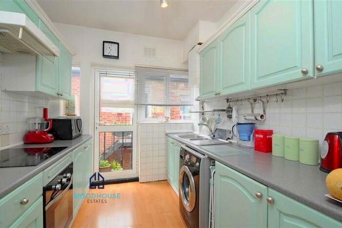 3 Bedroom Flat To Rent In Chandos Road, London, NW2