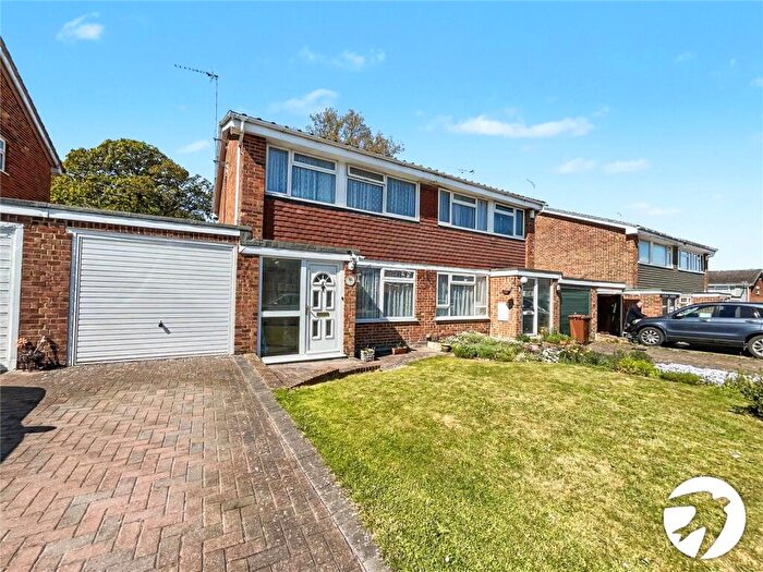 3 Bedroom Semi Detached House For Sale In Repton Way, Walderslade, Kent, ME5