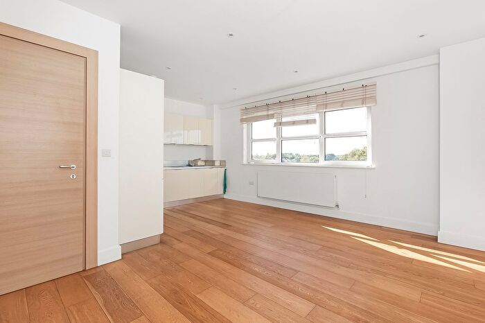 2 Bedroom Flat For Sale In Croydon Road, BR3