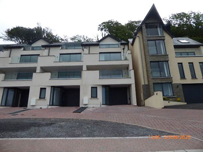 3 Bedroom Property To Rent In Caradog Court, Ferryside, SA17