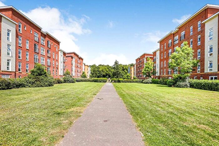 2 Bedroom Flat To Rent In Little Hackets, Havant, Hampshire, PO9