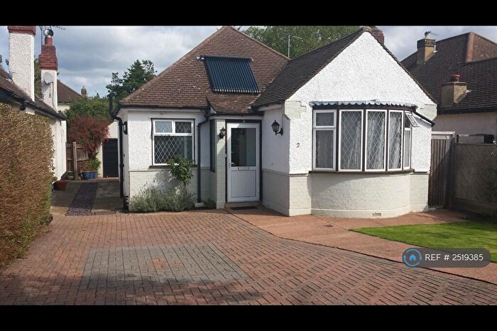 3 Bedroom Bungalow To Rent In Third Close, West Molesey, KT8