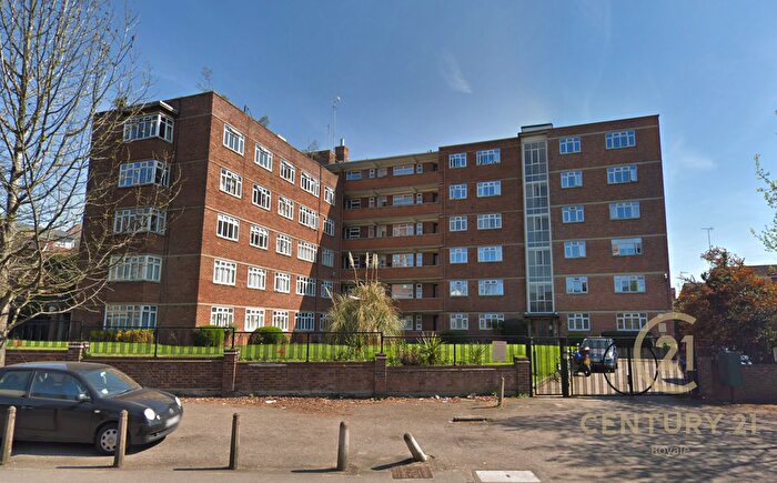 2 Bedroom Flat To Rent In Kingston Hill, Kingston Upon Thames, KT2