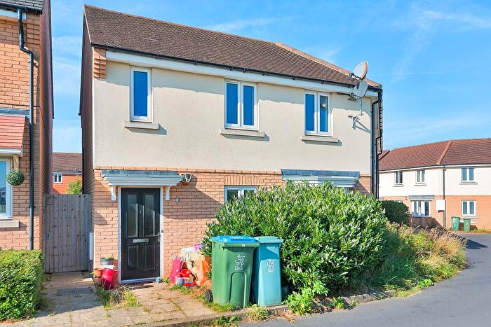 2 Bedroom Apartment To Rent In Berryfields, Aylesbury, HP18