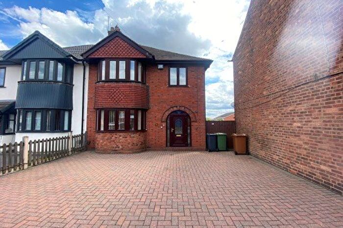 3 Bedroom Semi-Detached House To Rent In High Road, Willenhall, WV12
